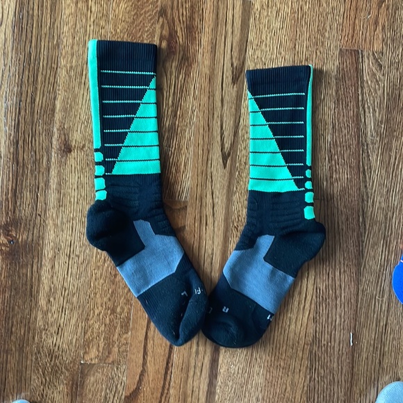 Pack of 4 Nike Elite basketball socks size Boys medium. - Picture 4 of 5